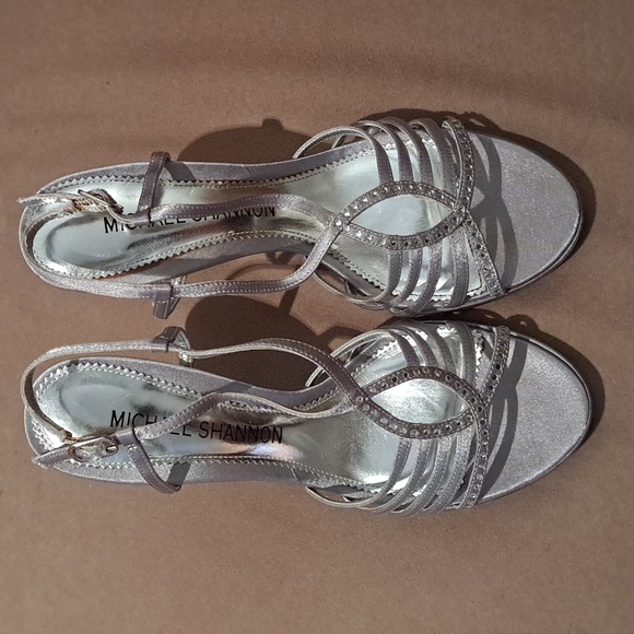 Michael Shannon Size 6.5 Silver Strappy Heeled Sandals, EUC, worn 1x for wedding - Picture 5 of 9